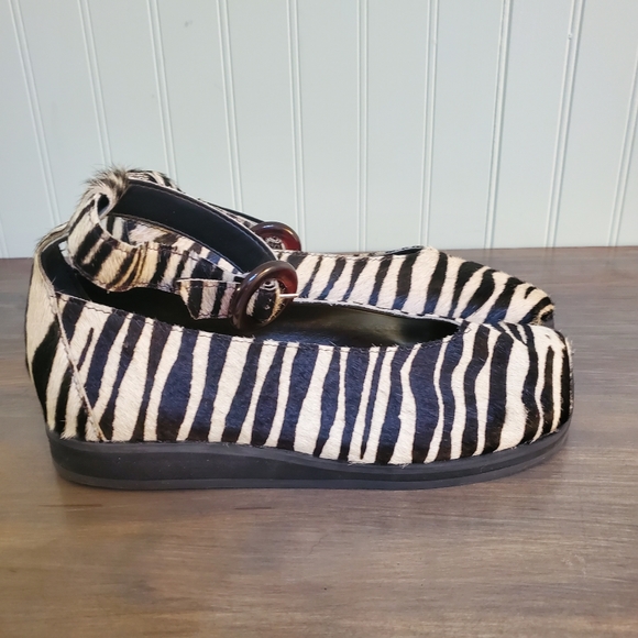 Zebra Flats Pony Hair Abstract Toe Ankle Strap Unique Art to Wear - Picture 5 of 13
